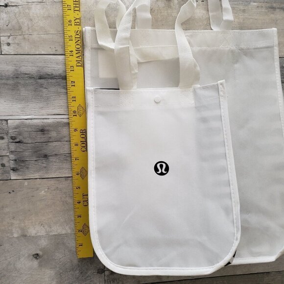 New Lululemon Athletica Set of 2 Shopping Bags with snap closure - Picture 3 of 5